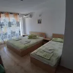 West 3* ساني بيتش
