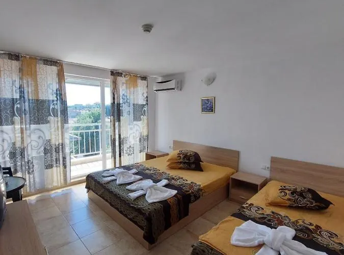 West Πανσιόν 3*