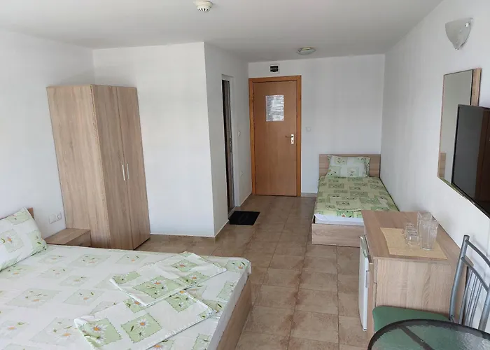 West Слънчев бряг