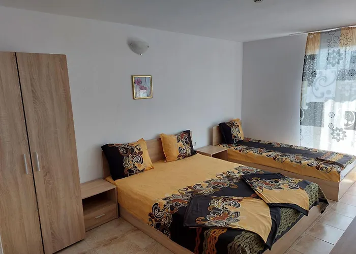 Къща за гости West 3*