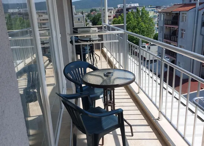 Πανσιόν West 3*