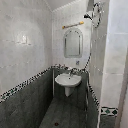 ゲストハウス West